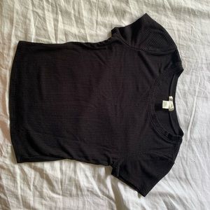 💛Black tight fitted crop top💛